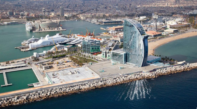 El Puerto de Barcelona: Navegando Entre Historias